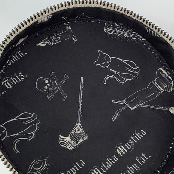 NEW! Loungefly Disney Hocus Pocus Black Flame Candle Crossbody Bag $70 msrp D13 - Picture 5 of 11